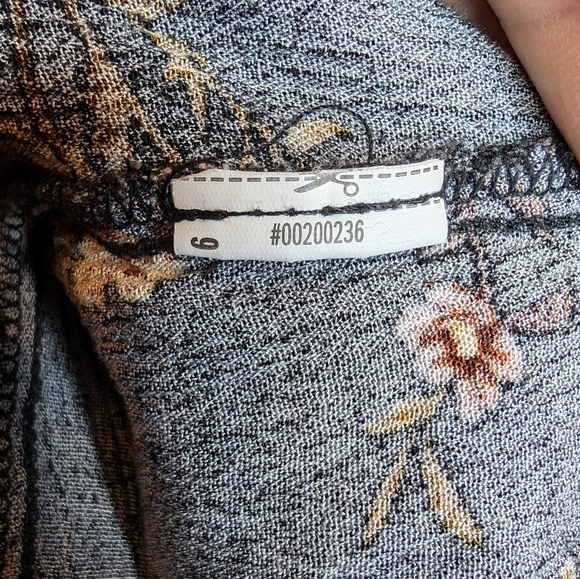 Forever 21 Long Sleeve Floral Wrap Dress Women’s Size Large Black and Yellow - Picture 4 of 9